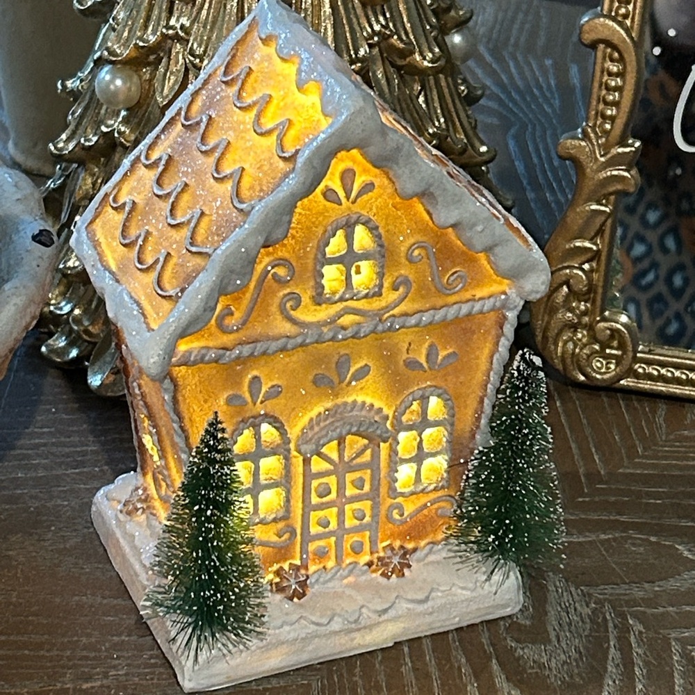 NEW! LIGHTED Christmas Holiday Gingerbread Cottage House - Picture 12 of 12